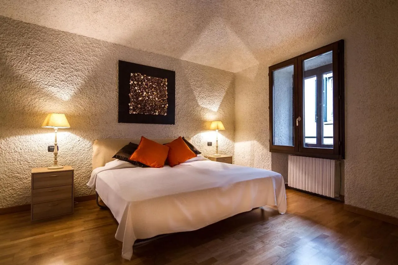 Cernobbio Art Apartment 0*,  Италия